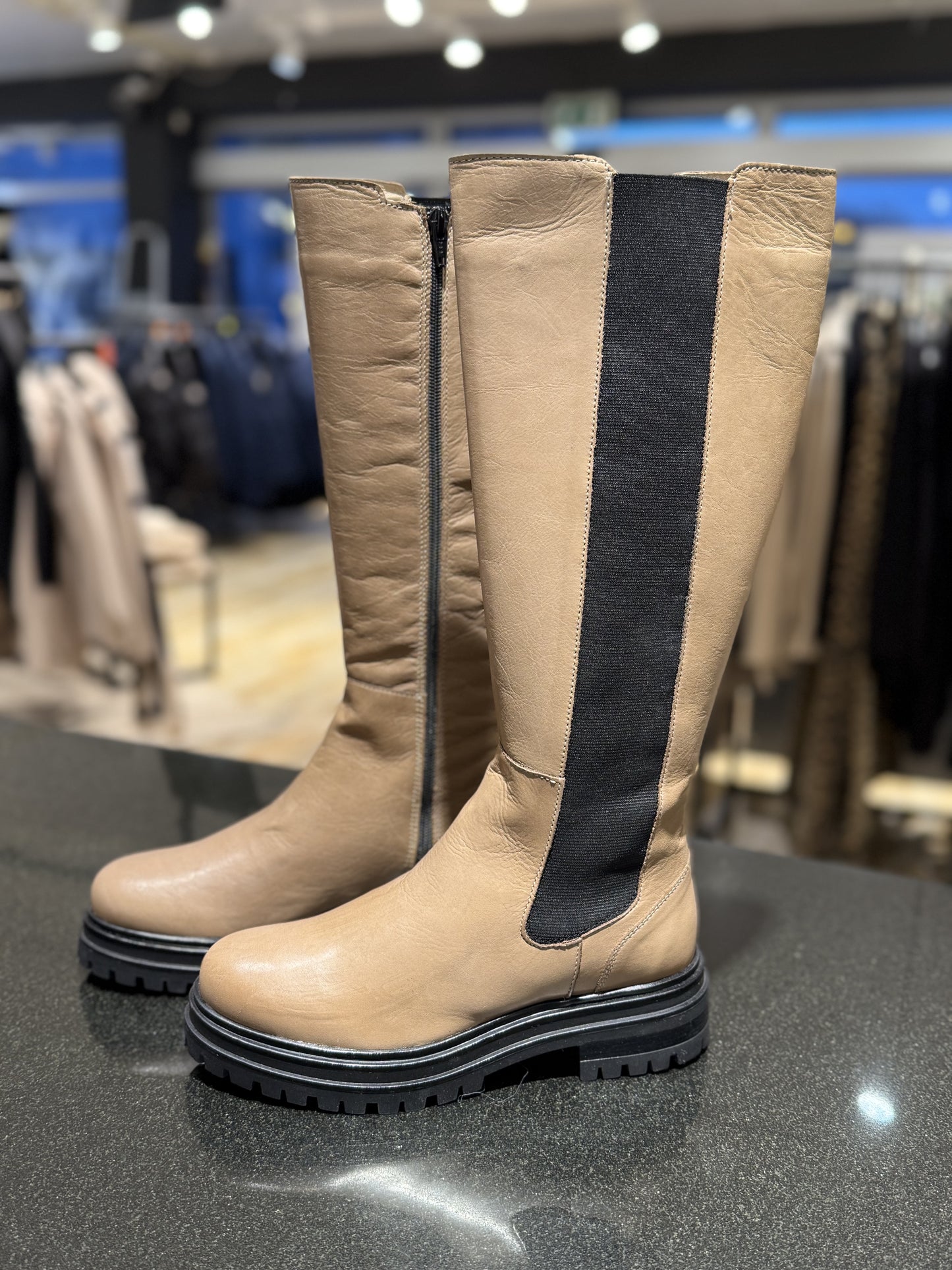 Støvletter skinn høy Beige