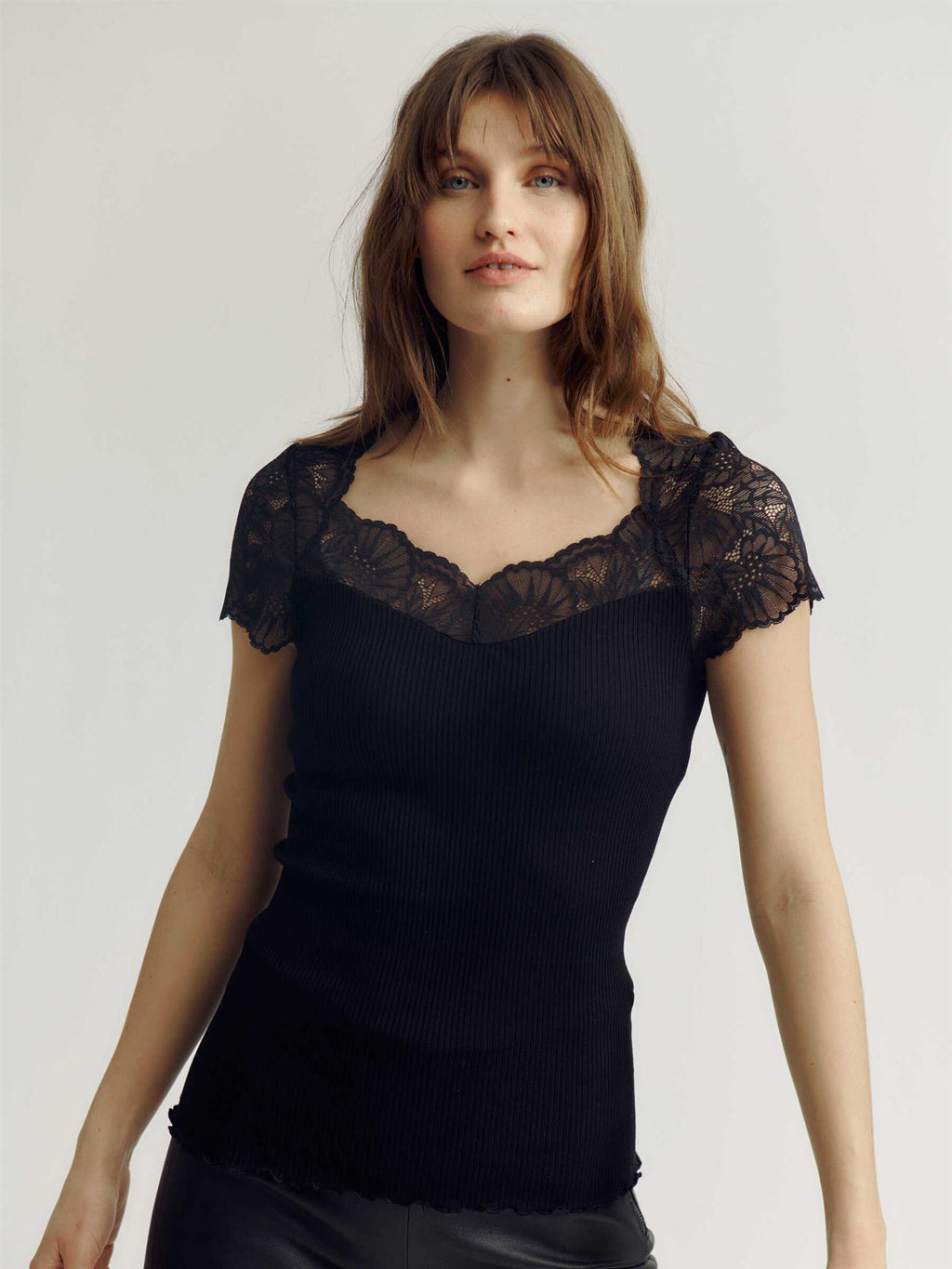 Beatha Silk Capsleeve T-shirt - black