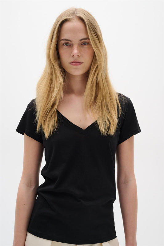 Rena V-neck T-shirt black