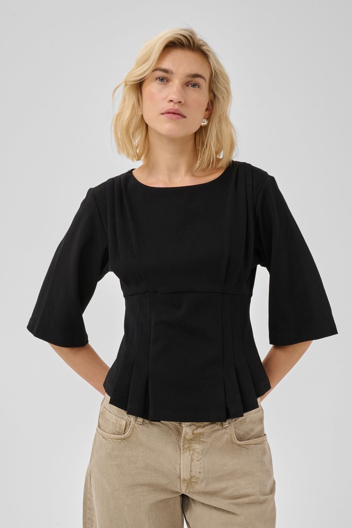 apir Pleat Tee