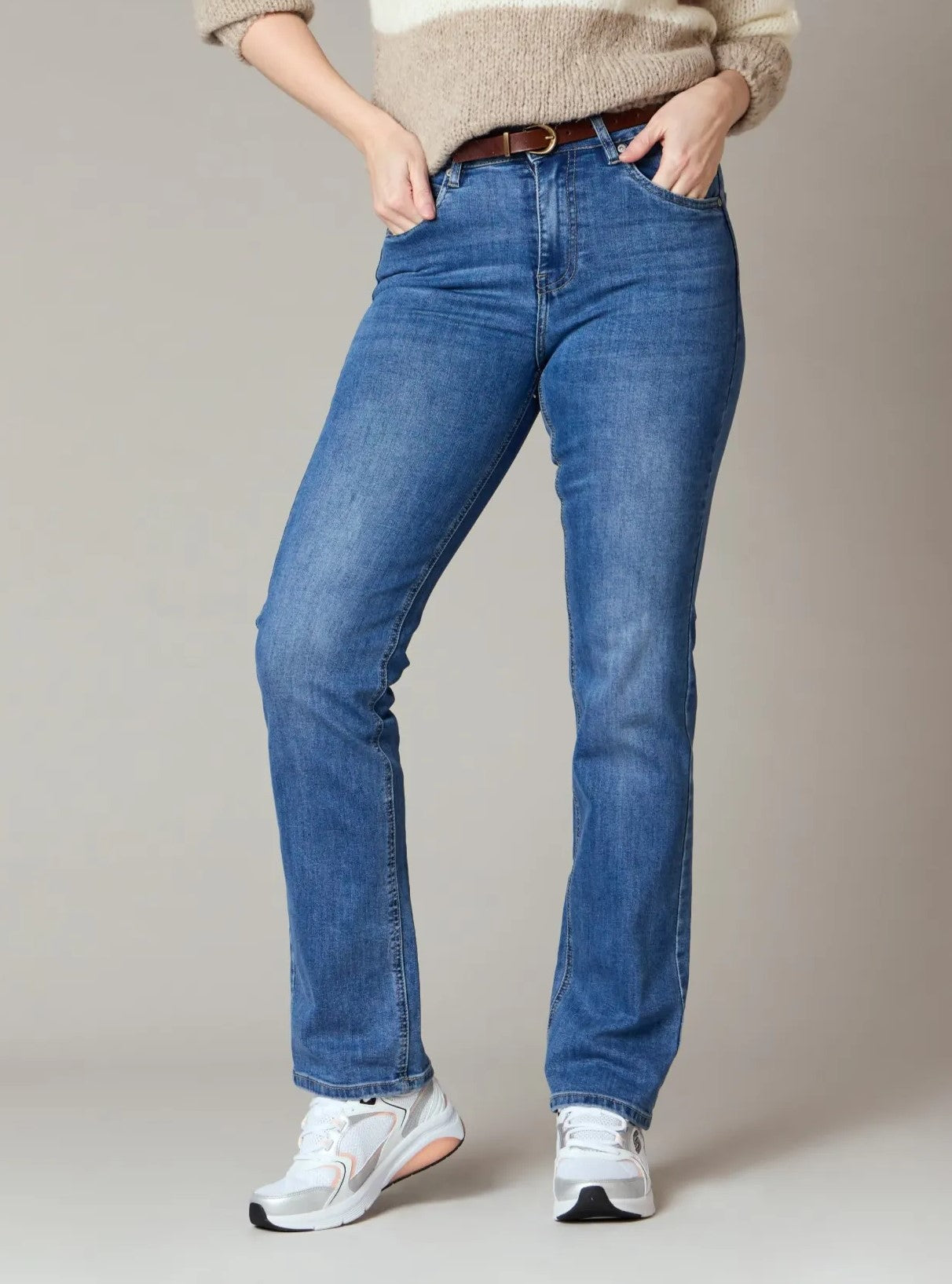 Hana 1016 jeans medium blue lengde 33"