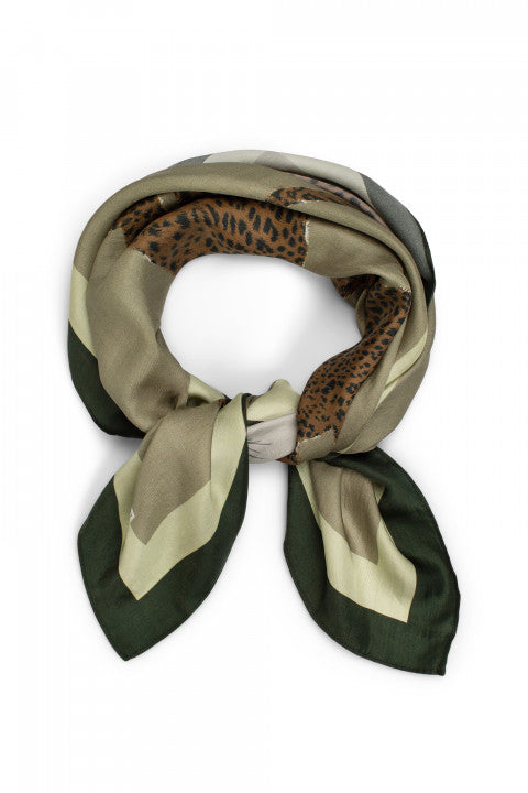 HUNTING LEOPARD SILK SCARF